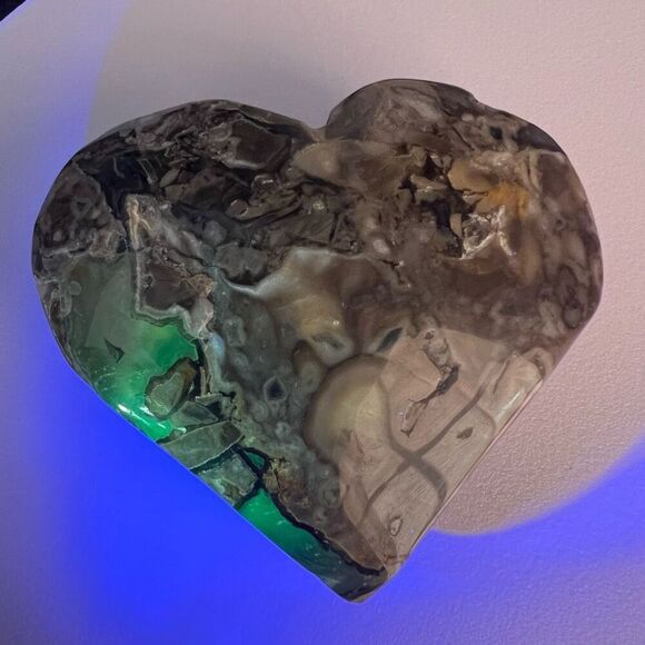 Volcano Agate Heart Carving UV Reactive (9) - Picture 7 of 13